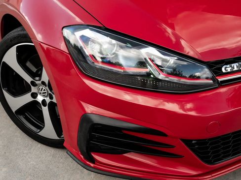 Used 2018 Volkswagen GTI SE image 2