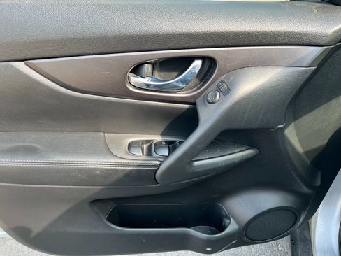 Used 2016 Nissan Rogue S image 14