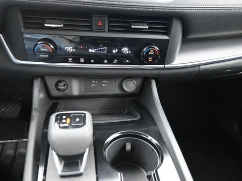 Used 2025 Nissan Rogue SV image 12