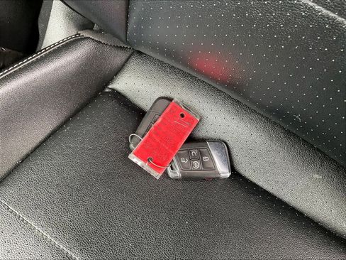 Used 2021 Volkswagen Atlas SE image 30