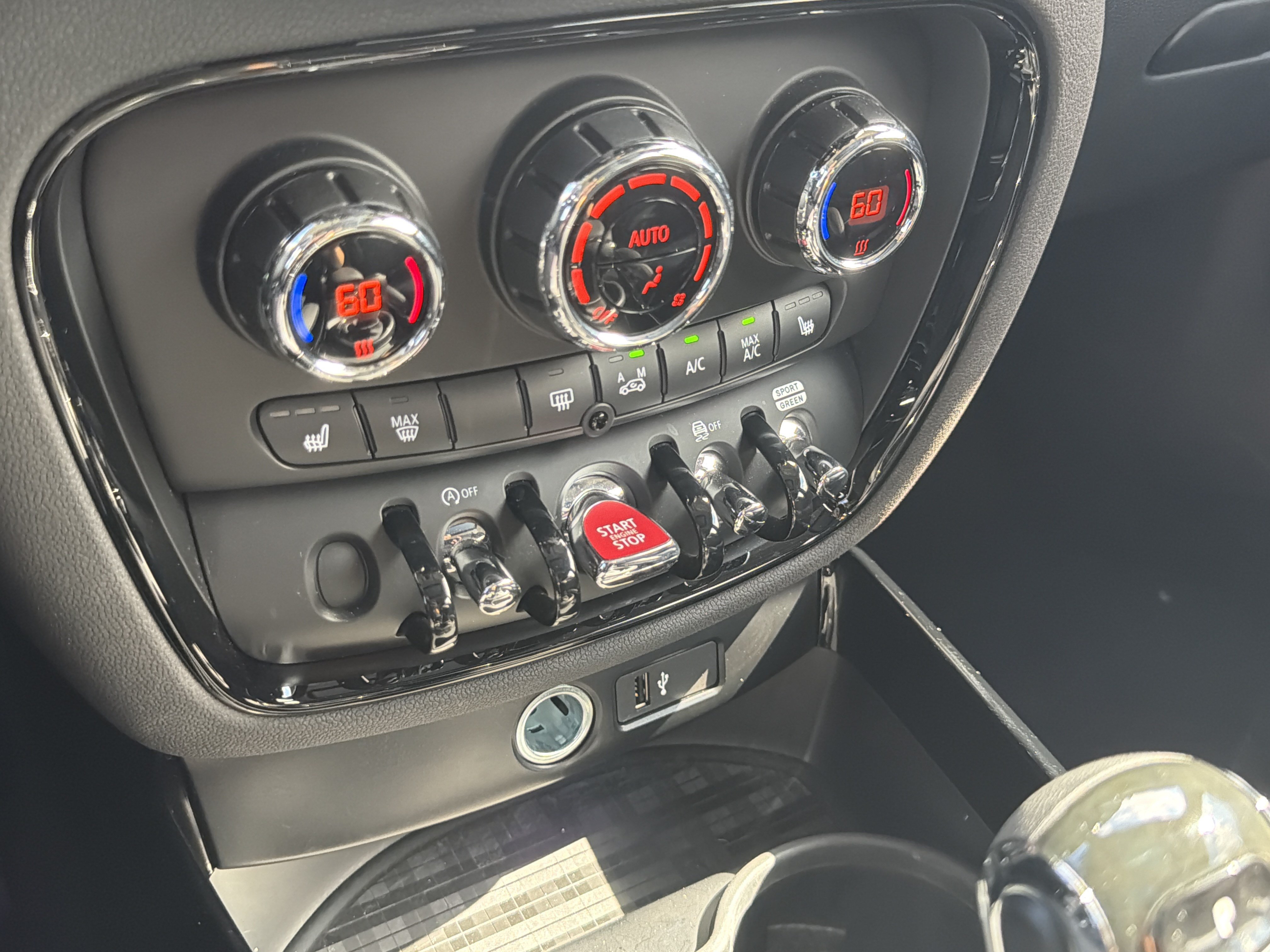 Certified 2024 MINI Cooper Clubman S FWD image 35