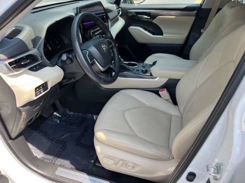 Used 2023 Toyota Highlander Limited AWD/4WD image 9
