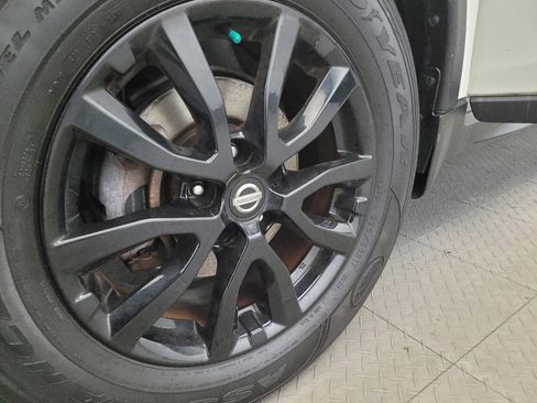 Used 2017 Nissan Rogue SV w/ Midnight Edition Package image 31