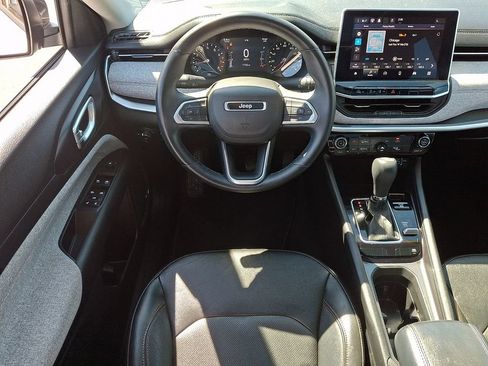 Used 2022 Jeep Compass Latitude w/ Sun and Sound Group AWD/4WD image 12