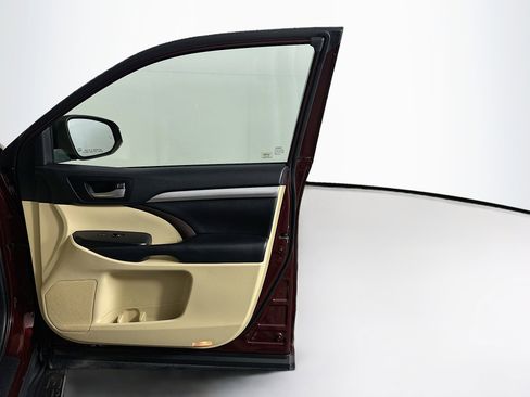 Used 2017 Toyota Highlander XLE FWD image 36