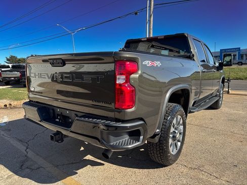 Used 2023 Chevrolet Silverado 2500 Custom w/ Custom Convenience Package AWD/4WD image 4