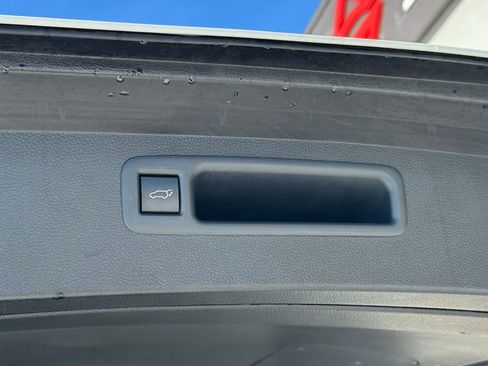 Used 2021 Toyota Highlander XLE image 26