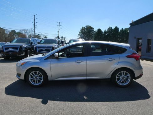 Used 2016 Ford Focus SE image 9