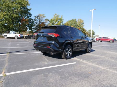 Used 2024 Toyota RAV4 SE image 2