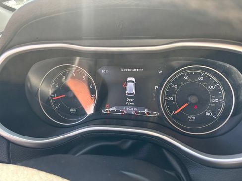 Used 2015 Jeep Cherokee Trailhawk w/ Trailer Tow Group AWD/4WD image 9