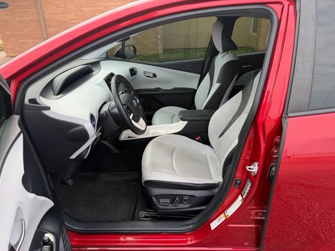 Used 2016 Toyota Prius Four Touring FWD image 6