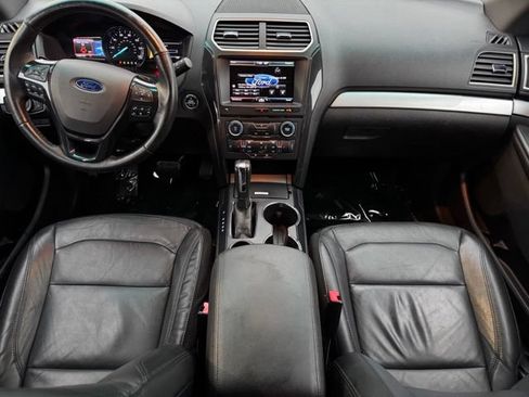 Used 2016 Ford Explorer XLT w/ Equipment Group 202A FWD image 12