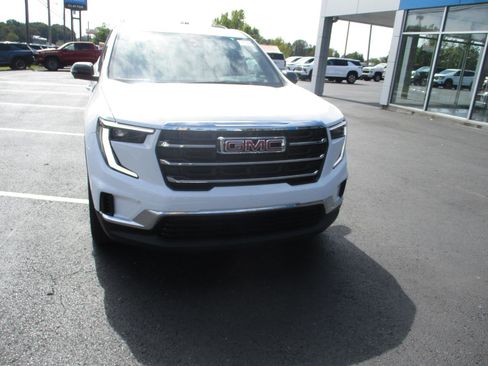 Used 2025 GMC Acadia Elevation image 9