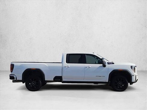 Used 2024 GMC Sierra 2500 AT4 w/ AT4 Premium Plus Package AWD/4WD image 4