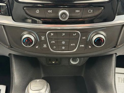 Used 2018 Chevrolet Traverse LT FWD image 38
