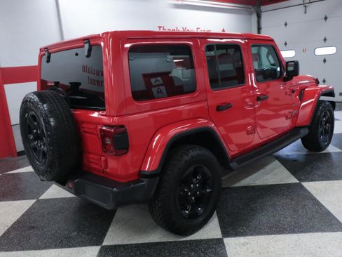 Used 2018 Jeep Wrangler Unlimited Sahara w/ Cold Weather Group image 7