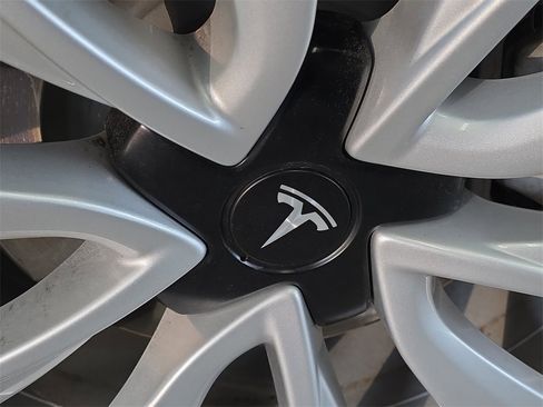 Used 2019 Tesla Model 3 Standard Range Plus image 19
