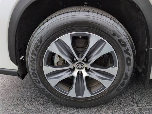 Certified 2024 Toyota Highlander XLE AWD/4WD image 7
