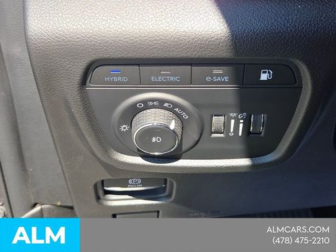 Used 2023 Jeep Grand Cherokee Overland w/ Luxury Tech Group IV AWD/4WD image 29