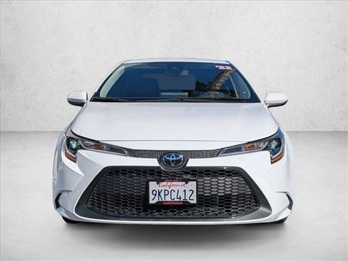 Used 2022 Toyota Corolla LE image 2