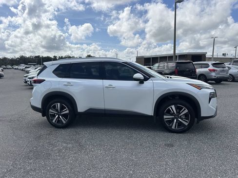 Used 2024 Nissan Rogue SL FWD image 3