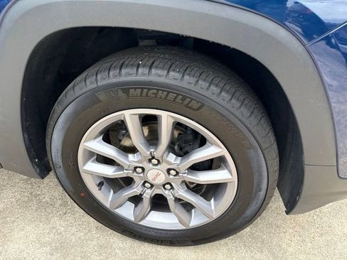 Used 2022 GMC Terrain SLT w/ LPO, Floor Liner Package AWD/4WD image 7