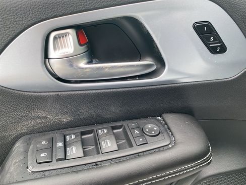 New 2026 Chrysler Pacifica Limited w/ S Appearance Package image 28