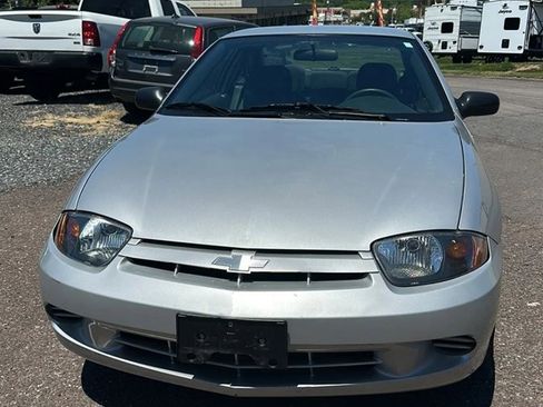 Used 2003 Chevrolet Cavalier Coupe w/ Preferred Equipment Group FWD image 3