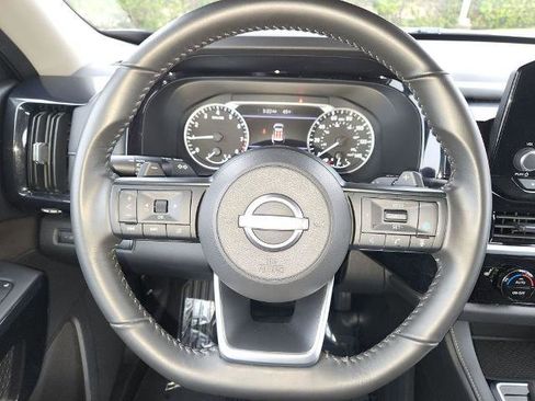 Certified 2025 Nissan Pathfinder SV image 23