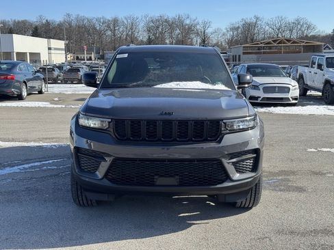 New 2025 Jeep Grand Cherokee Altitude image 8