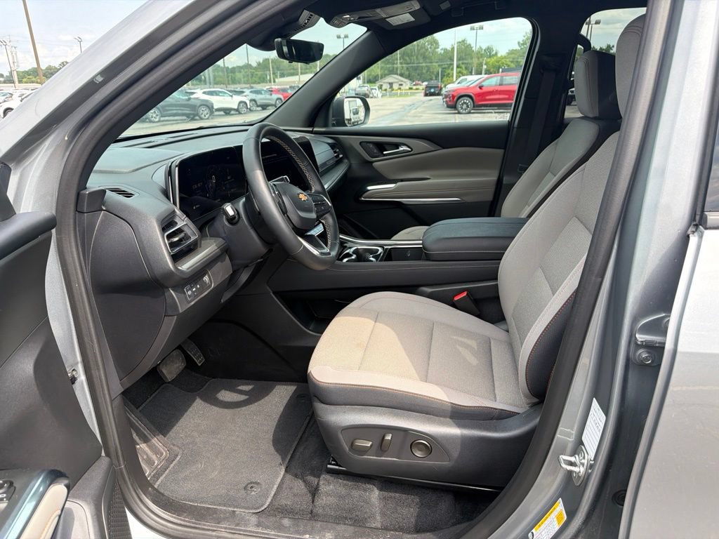 Used 2026 Chevrolet Traverse LT w/ Driver Confidence Package FWD image 19