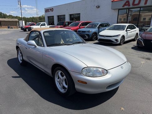 Used 1999 MAZDA MX-5 Miata RWD image 3