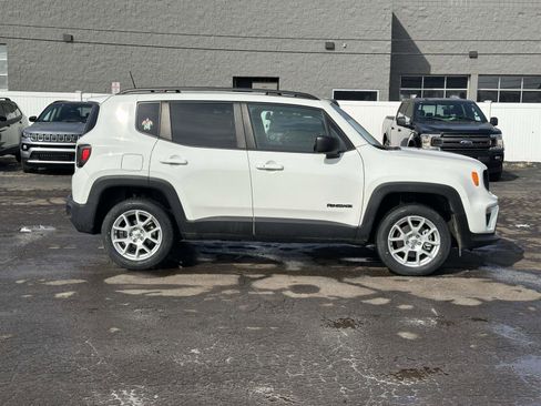 Used 2022 Jeep Renegade Latitude w/ Convenience Group image 2