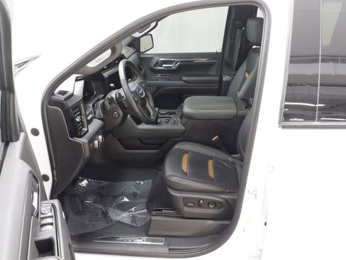 Used 2023 GMC Sierra 1500 AT4 w/ Technology Package AWD/4WD image 6