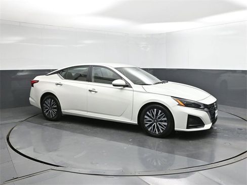 Certified 2023 Nissan Altima 2.5 SV image 17