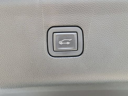 Certified 2024 Buick Enclave Essence w/ Experience Buick Package FWD image 9