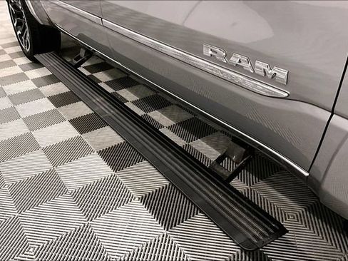 Used 2025 RAM 1500 Limited AWD/4WD image 11