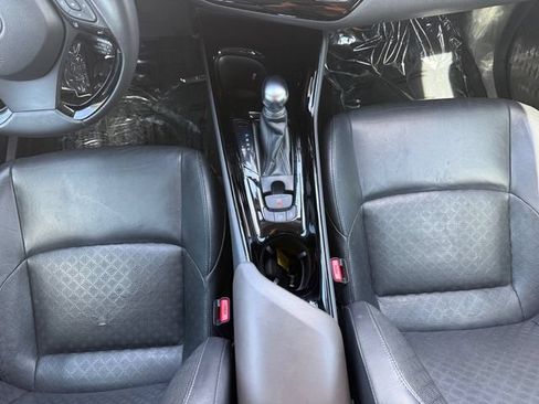 Used 2020 Toyota C-HR Limited FWD image 6
