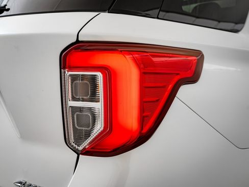 Used 2021 Ford Explorer Limited w/ Equipment Group 301A image 17