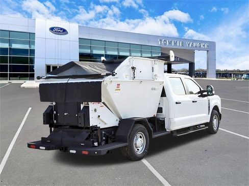 Used 2023 Ford F250 XL image 4