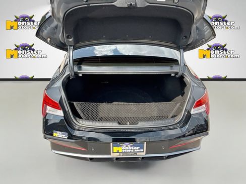 Used 2024 Hyundai Elantra Limited FWD image 30