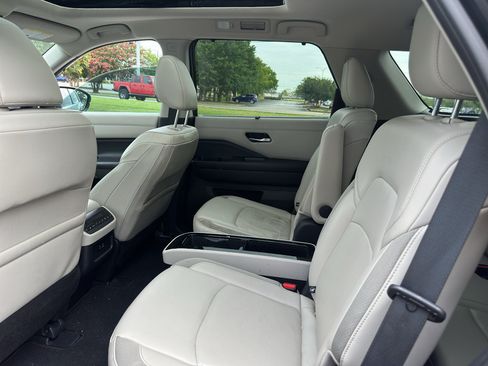 Used 2023 Nissan Pathfinder SL w/ SL Premium Package AWD/4WD image 18