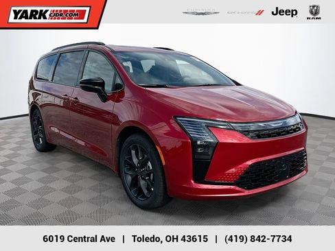 New 2027 Chrysler Pacifica Limited w/ S Appearance Package FWD image 1