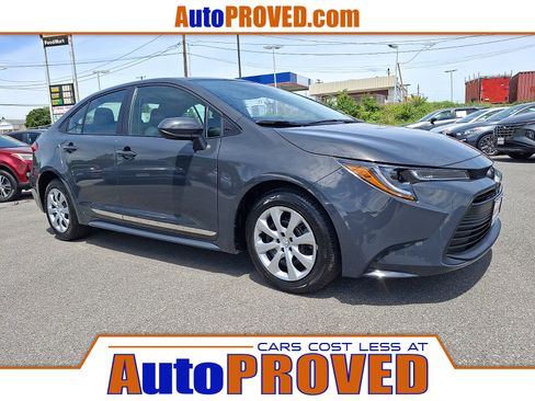Used 2025 Toyota Corolla LE FWD image 1