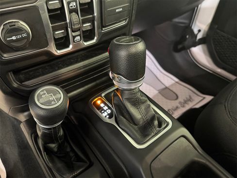 Used 2023 Jeep Gladiator Sport image 21