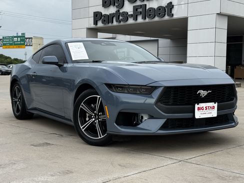 Used 2025 Ford Mustang Coupe RWD image 2