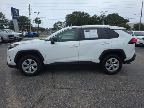 Used 2024 Toyota RAV4 LE FWD image 7