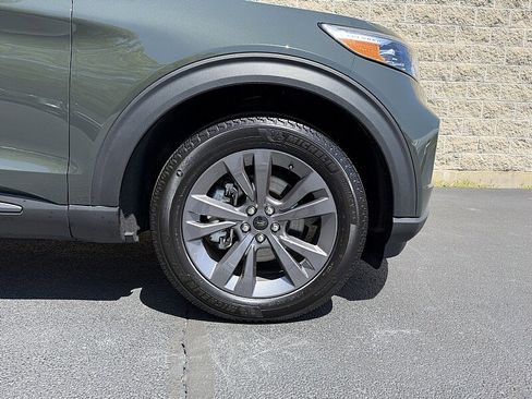 Used 2024 Ford Explorer XLT w/ Equipment Group 202A AWD/4WD image 7