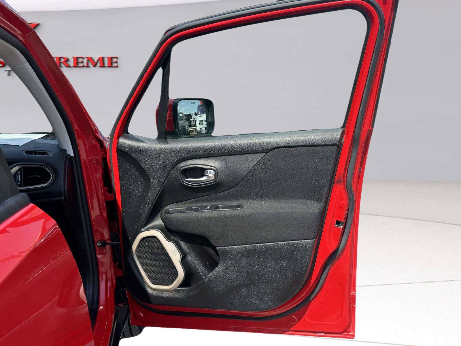 Used 2015 Jeep Renegade Latitude w/ Popular Equipment Group FWD image 49