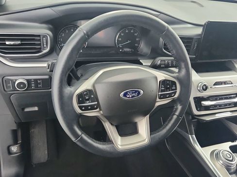 Used 2022 Ford Explorer XLT w/ Equipment Group 202A AWD/4WD image 18